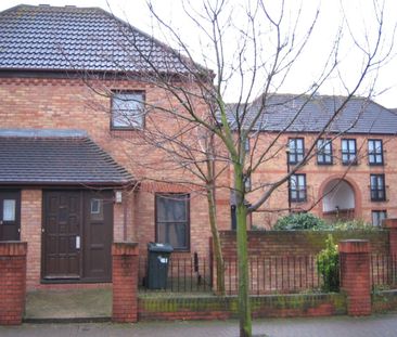 1 Bed Semi-Detached House, Evelyndenington Road, E6 - Photo 4