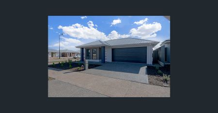 Bright, Spacious & Ready to Move Into! - Photo 5