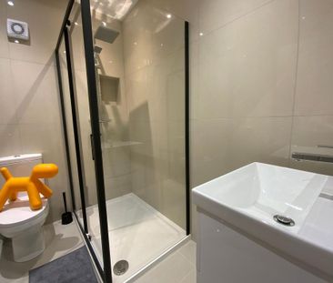 1 bedroom in a house share to rent - Photo 3