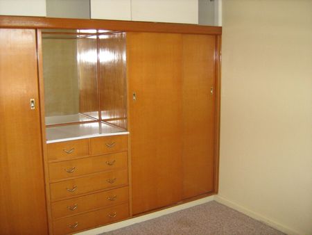Located in West Tamworth! - Photo 3