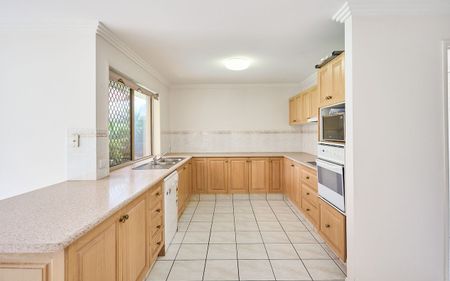 23 Deborah Avenue, Benowa, QLD 4217 - Photo 2