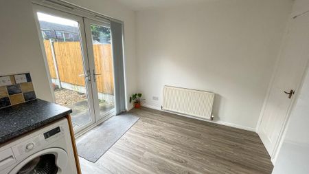 2 bedroom semi-detached house to rent - Photo 3