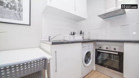 Room in a shared 4-bedroom apartment for rent in La Gran Vía, Valencia - Foto 2