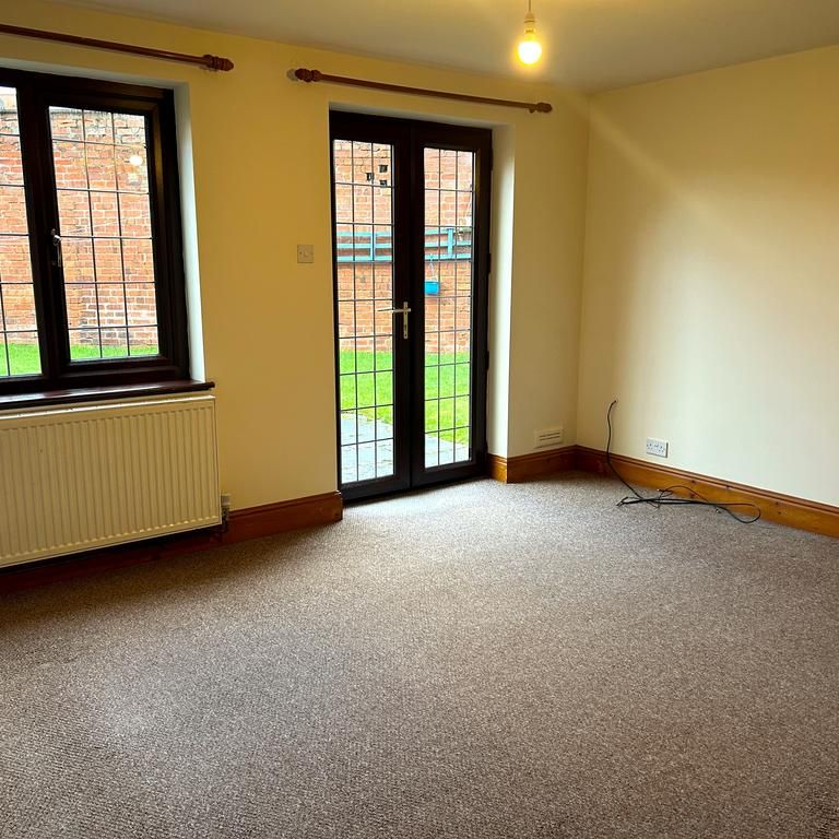 2 bedroom end of terrace house to rent - Photo 1