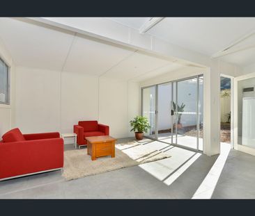 Immaculately Presented Apartment! - Photo 1