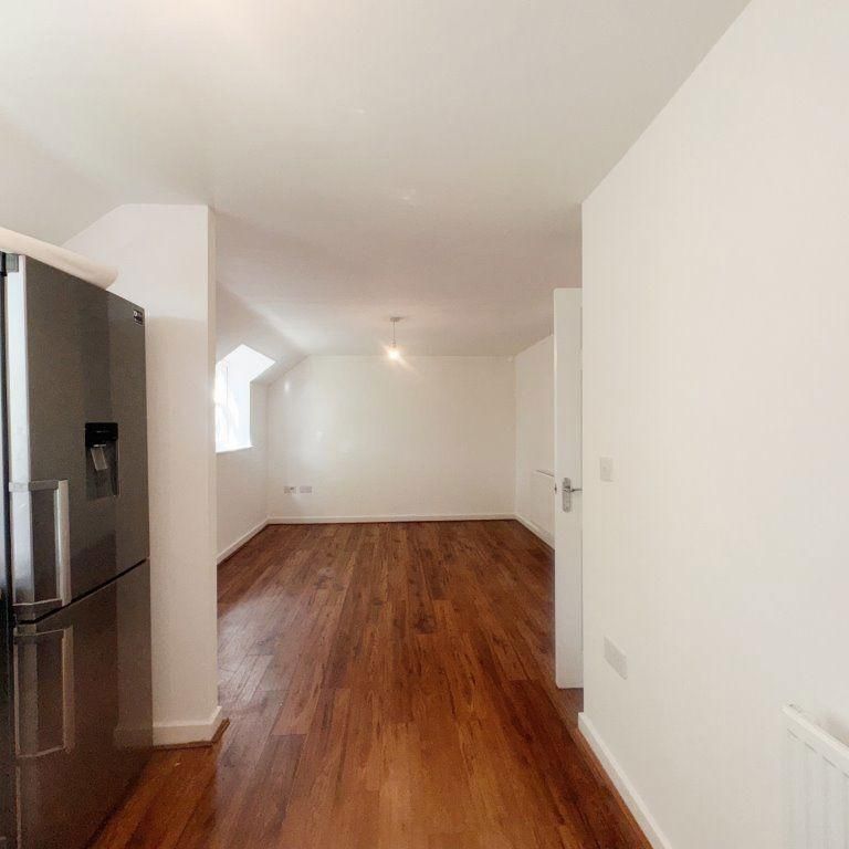 2 bedroom flat to rent - Photo 1