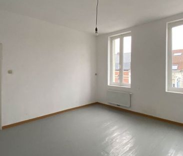 Appartement te huur in Tournai voor € 350 met 8 slaapkamers - Photo 2