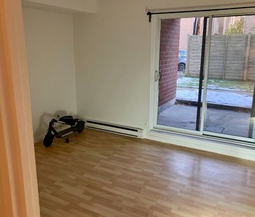 Rue Sherbrooke E., H1A 4L6, Montréal - Photo 1