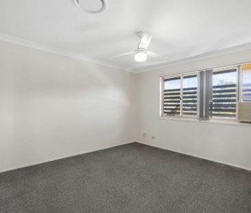 Renovated Townhouse with pool access! - Photo 1