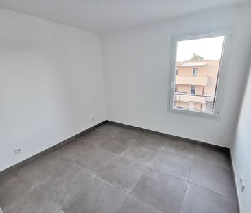 « VILLENEUVE LES AVIGNON - APPARTEMENT T3 69.96 M² AVEC TERRASSE ET... - Photo 4