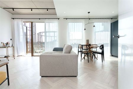 Immaculately presented, two double bedroom apartment, in an incredible part of East London. - Photo 5