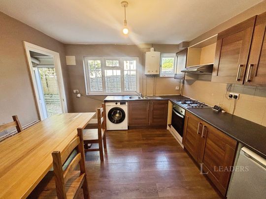 studio to rent The Parade, Epsom, KT18 - Photo 1