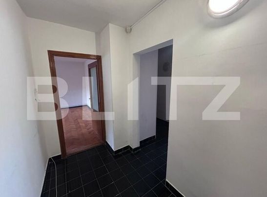 Apartament 3 camere, 74 mp, pretabil spatiu birouri, zona centrala - Fotografie 1