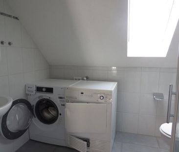 Modern 4.5-Zimmer-Maisonette-Wohnung in idyllischer Lage - Photo 2