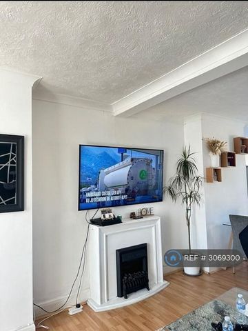 3 bedroom terraced house to rent - Photo 3