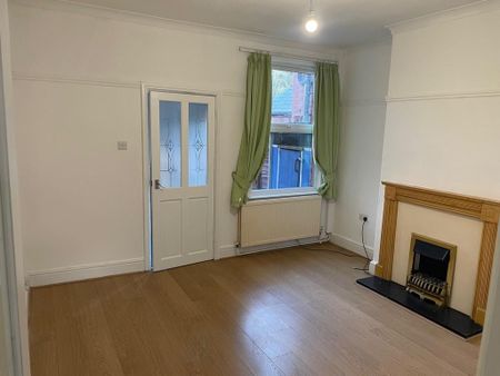 2 bedroom end of terrace house to rent - Photo 2