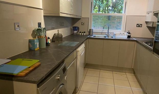 Room in a Shared Flat, Kingsridge, SW19 - Photo 1