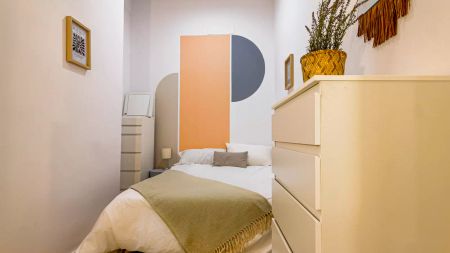 Room in a shared 9-bedroom apartment for rent in El Gòtic, all bills included - Photo 5