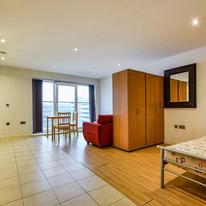 Studio to rent - Photo 1