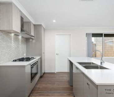 Solar Panels & Roller Shutters! - Photo 5