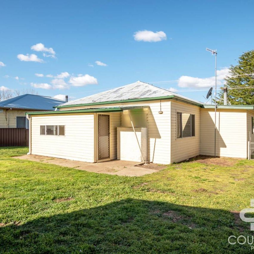 Family home in the heart of town - Photo 1