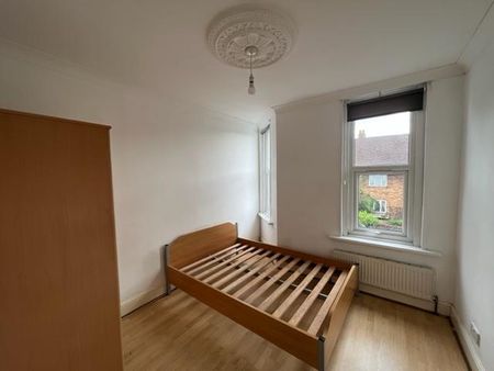 4 bedroom apartment to rent - Photo 3