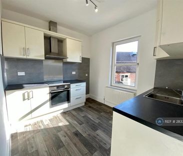 2 bedroom maisonette to rent - Photo 4