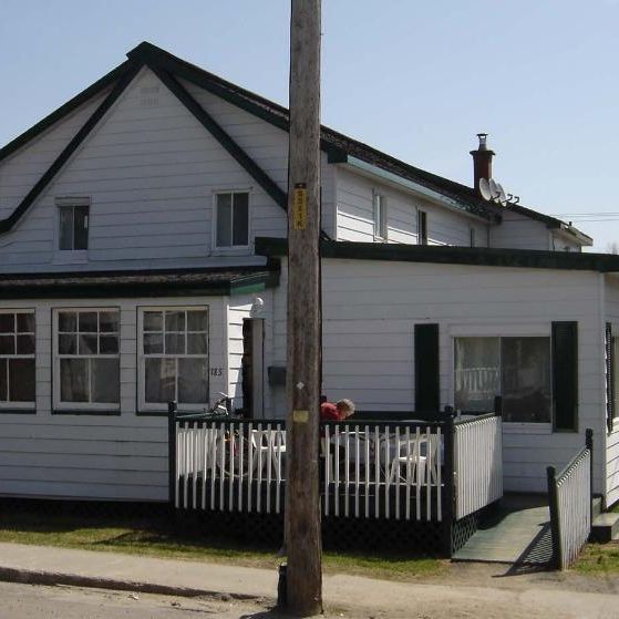 CHAMBRE À LOUER À SAINT-AGATHE-DES-MONTS,PRES DE TOUT LES SERVICES. - Photo 1