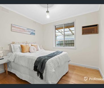 10 Laurus Court, Dandenong North VIC 3175 - Photo 2