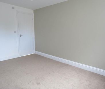 4 bedroom semi-detached house to rent - Photo 2
