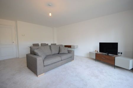 Whitethorn, Shinfield, Reading, RG2 - Photo 4
