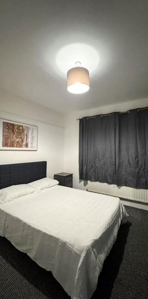 1 bedroom in a house share to rent - Photo 1