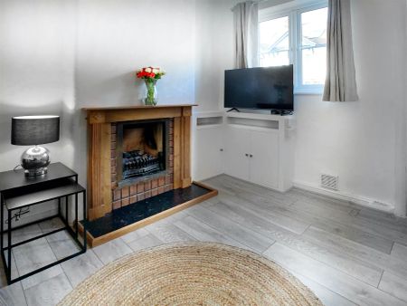 2 Bed, House - Photo 2