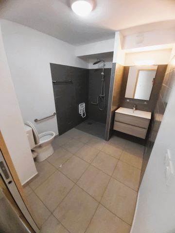 Location Appartement 2 pièces 47m² ST PIERRE 97410 - Photo 3