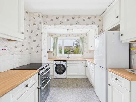 Place Farm Way, Monks Risborough, Buckinghamshire, HP27 - Photo 3