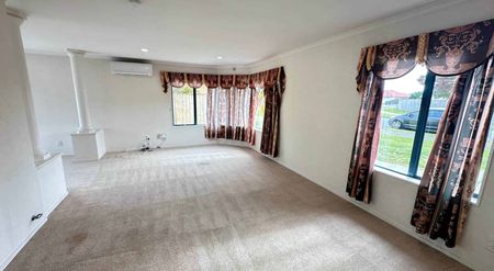 Spacious 5-Bedroom Family Home - Photo 5