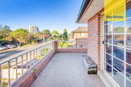 Fully Furnished Top-Floor Unit in Parramatta Prime Location - Photo 2