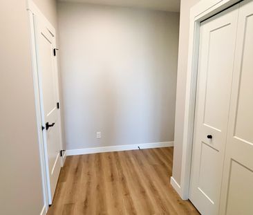 Luxury 2 Bed, 2 Bath Condo With Ac And Underground Parking. Special... - Photo 3