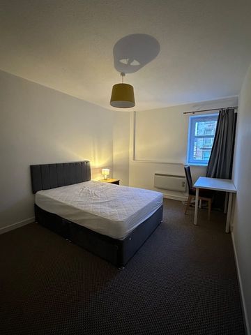 Room in a Shared Flat, Glasgow, G3 - Photo 5