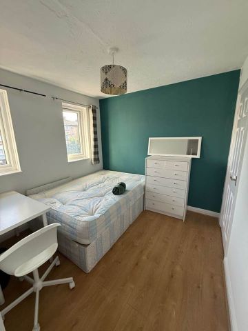 3 Bed Detached House, Oxley Close, SE1 - Photo 4