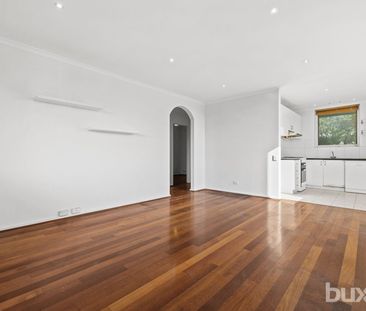 FRESHLY PAINTED 2 BEDROOM APARTMENT - Photo 3