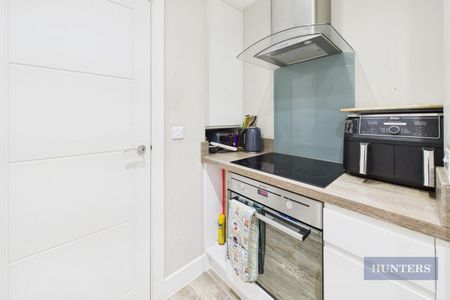 1 bedroom Flat To Let - Photo 5