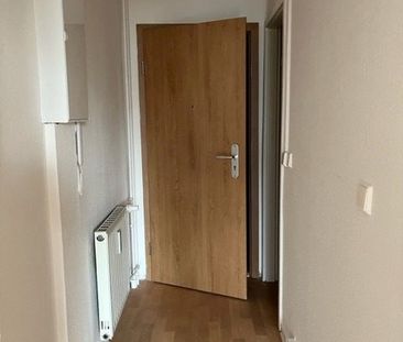 Mit WBS - 1 Raumwohnung mit Badewanne und Balkon, Fahrstuhl vorhanden - Photo 1