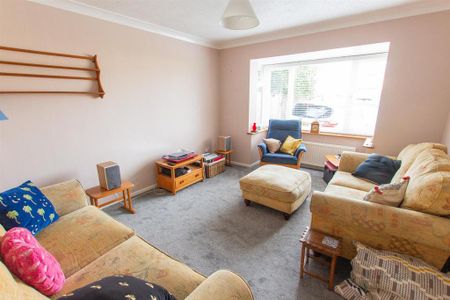 3 bedroom detached house to rent - Photo 3