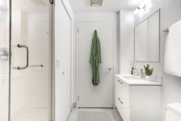 345 rue de la Gauchetière Ouest, Montréal, QC - Photo 1