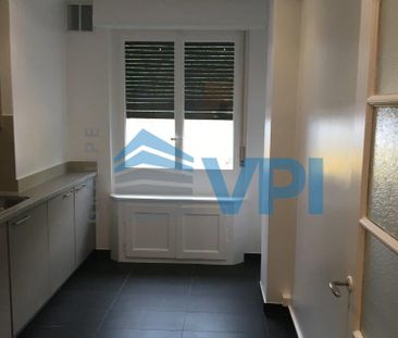 Idéalement situé dans Carouge, proche des transports publics - Photo 5