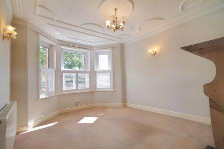 4 bedroom semi-detached house to rent - Photo 4