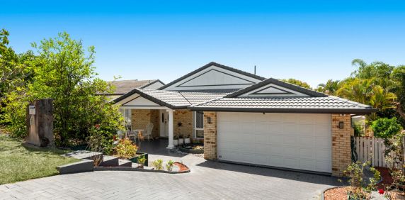 Spacious Family Home with Pool, Solar Power & Dual-Living Potential - Photo 2