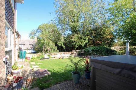 Rogers Close, Elsworth - Photo 2