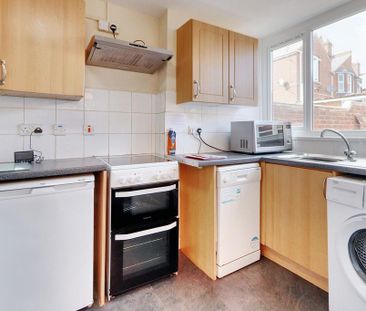 6 bedroom terraced house to rent - Photo 4